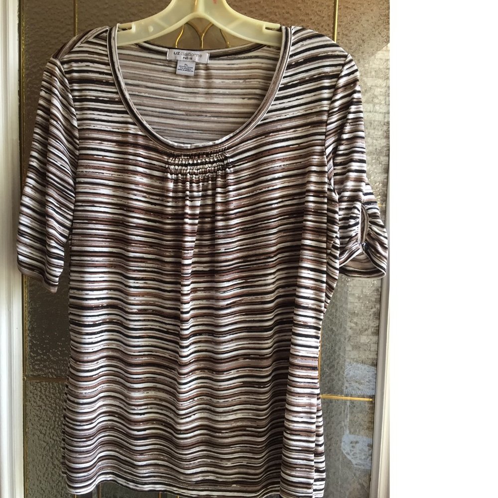 Liz Claiborne Blouse, Scooped neck, Sleeves above elbow, Size PL.